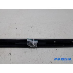 Opel - Vivaro - Seat rails, centre