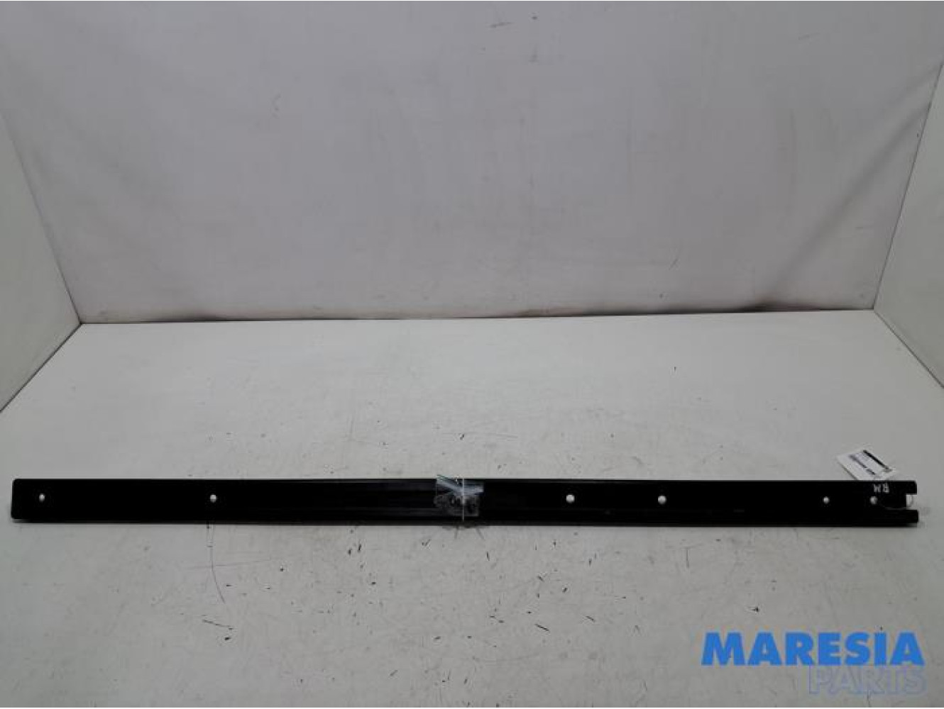 Opel - Vivaro - Seat rails, centre