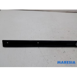 Opel - Vivaro - Seat rails, centre