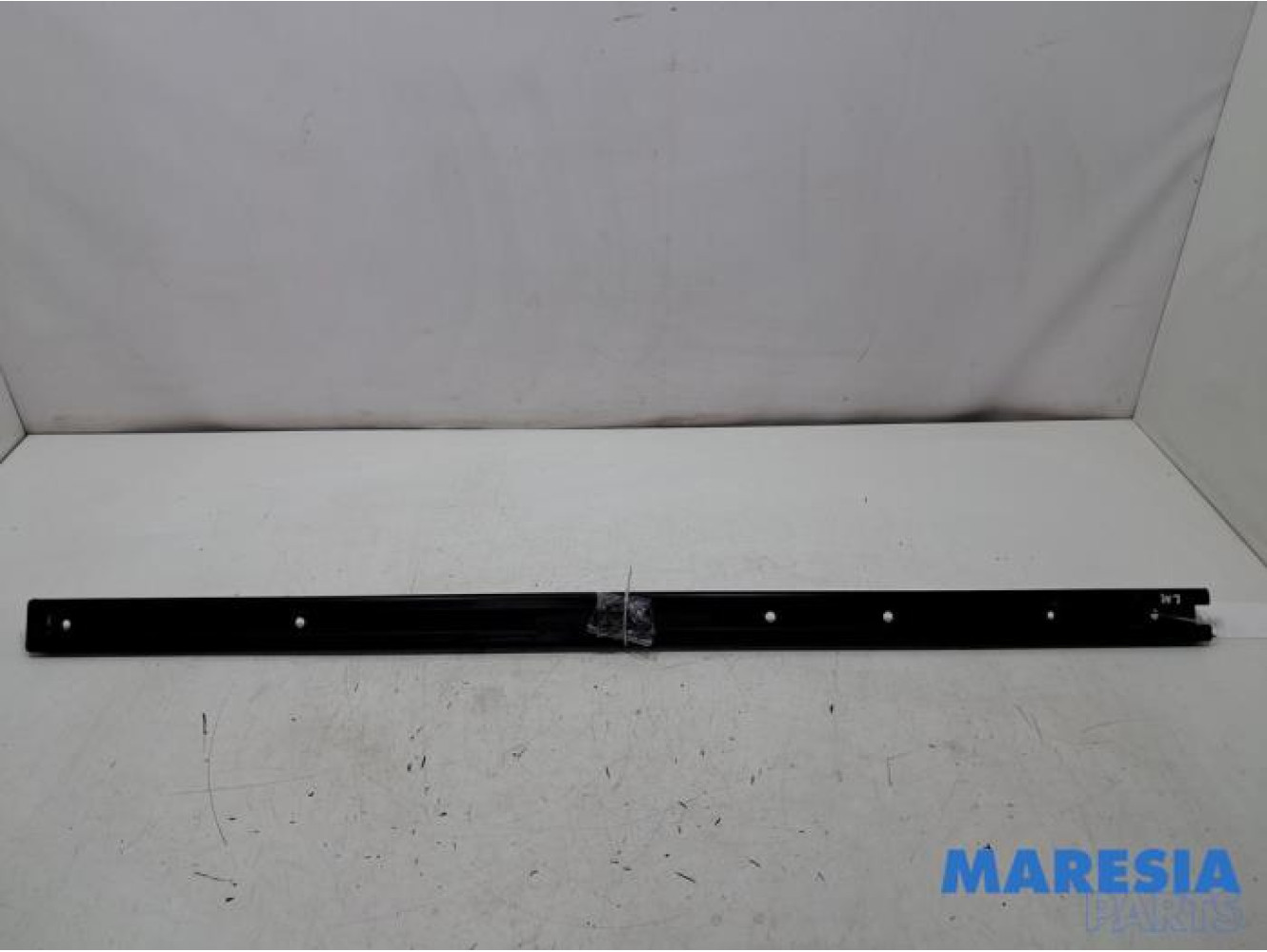 Opel - Vivaro - Seat rails, centre
