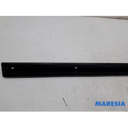 Opel - Vivaro - Seat rails, centre
