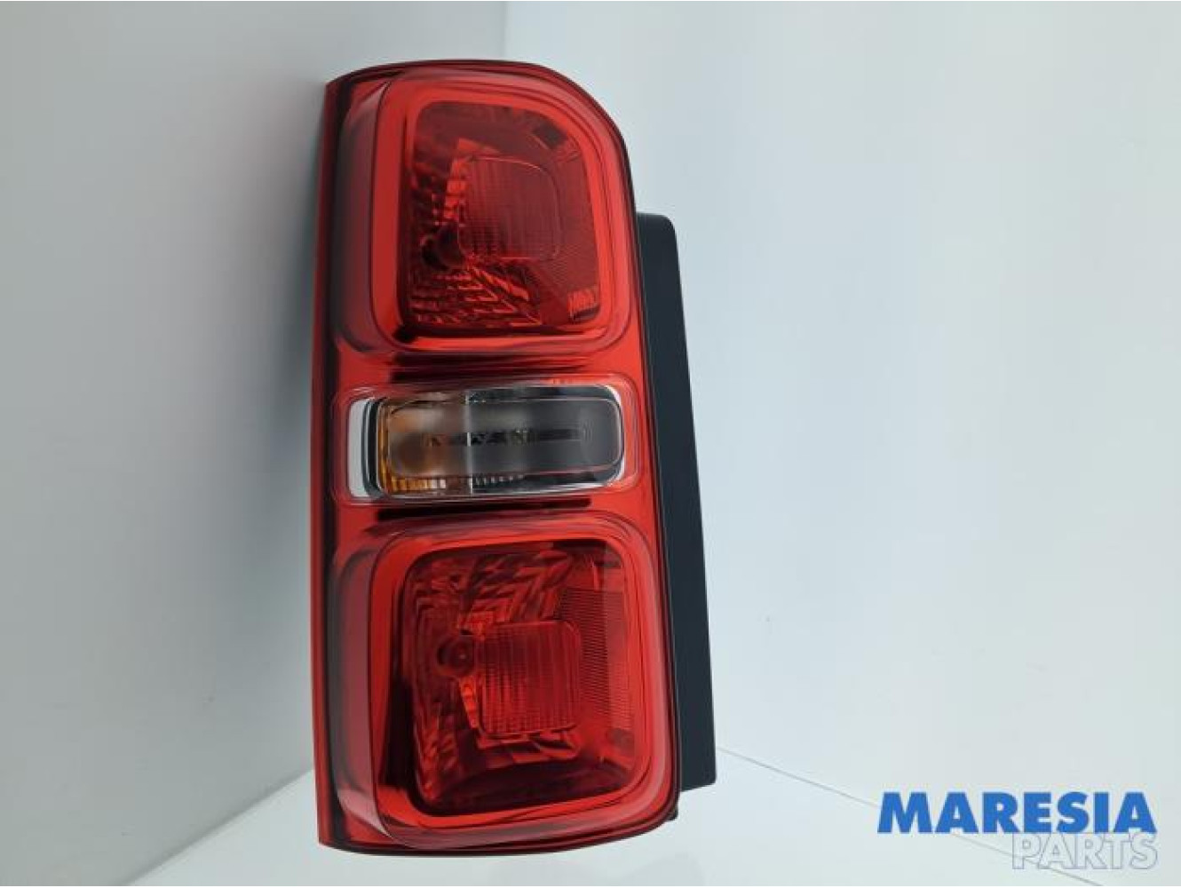 Opel - Vivaro - Taillight, left