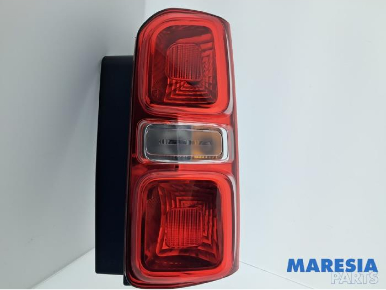 Opel - Vivaro - Rücklicht rechts