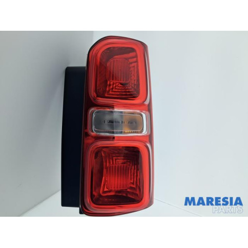 Opel - Vivaro - Rücklicht rechts