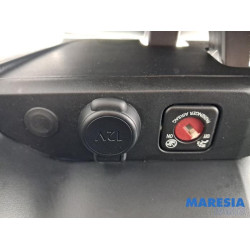 Opel - Vivaro - Glovebox