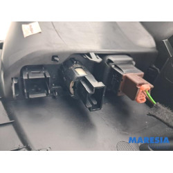 Opel - Vivaro - Glovebox