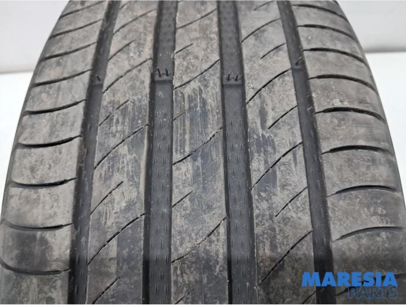 Opel - Vivaro - Tyre