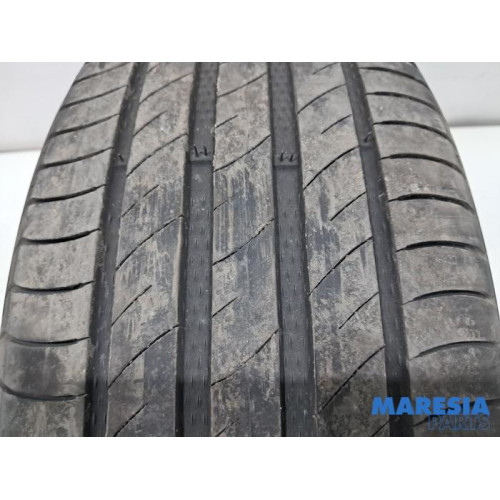 Opel - Vivaro - Tyre