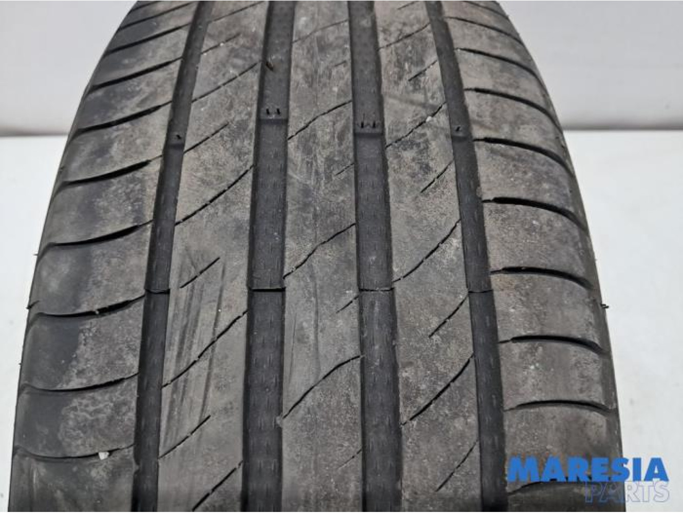 Opel - Vivaro - Tyre