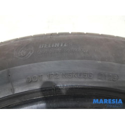 Opel - Vivaro - Tyre