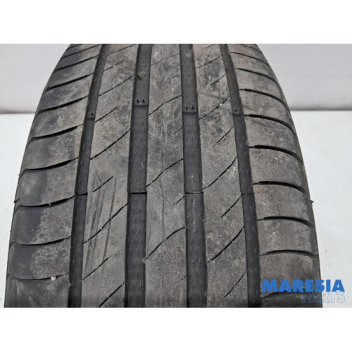 Opel - Vivaro - Tyre