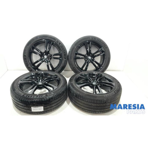 Renault - Trafic - Sportvelgenset + banden