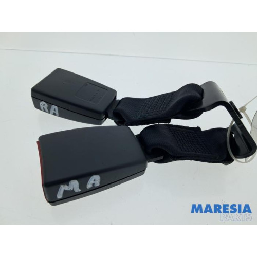 Alfa Romeo - 159 - Insertion ceinture de sécurité arrière centre