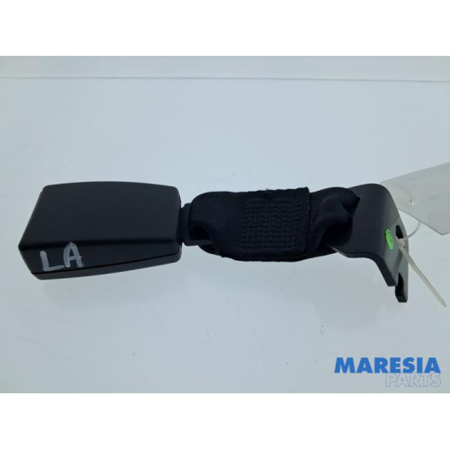 Alfa Romeo - 159 - Insertion ceinture de sécurité arrière gauche