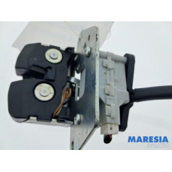 Alfa Romeo - 159 - Tailgate lock mechanism