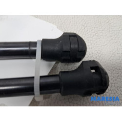 Opel - Vivaro - Set of tailgate gas struts