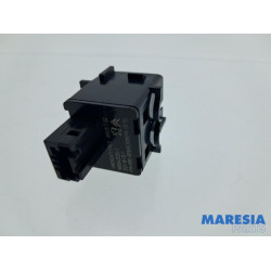 Opel - Vivaro - AIH headlight switch