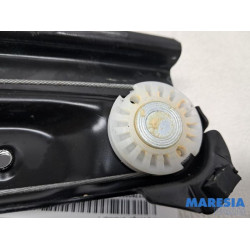 Opel - Vivaro - Fenstermechanik 2-türig rechts vorne