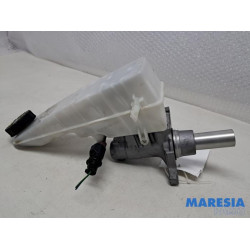 Opel - Vivaro - Hoofdremcilinder