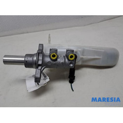 Opel - Vivaro - Hoofdremcilinder