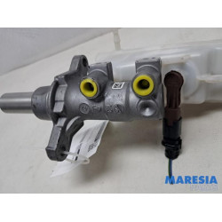 Opel - Vivaro - Hoofdremcilinder