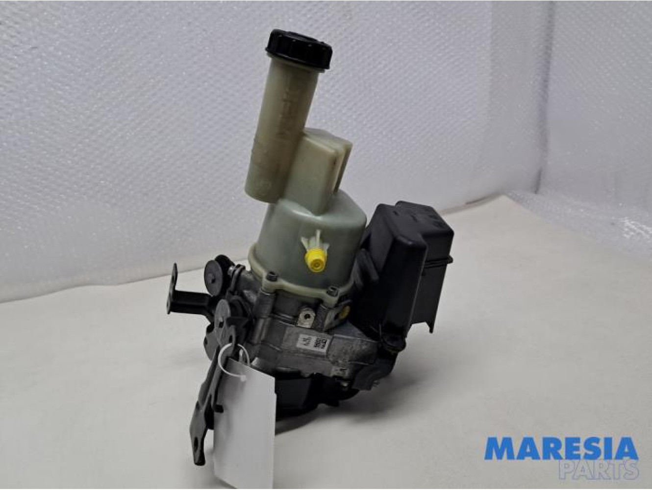 Opel - Vivaro - Power steering pump