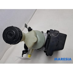 Opel - Vivaro - Power steering pump