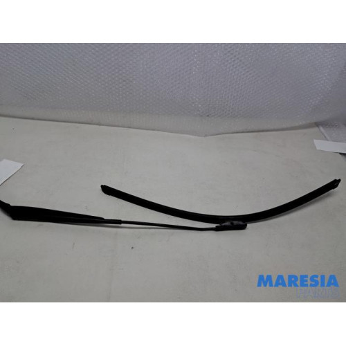 Opel - Vivaro - Scheibenwischerarm vorne