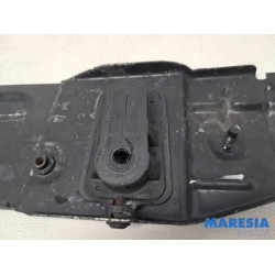 Opel - Vivaro - Radiateurbalk