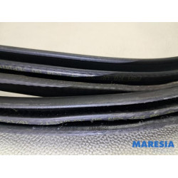 Opel - Vivaro - Tailgate seal