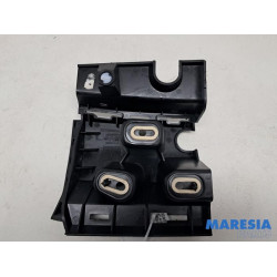 Opel - Vivaro - Rear bumper bracket, left