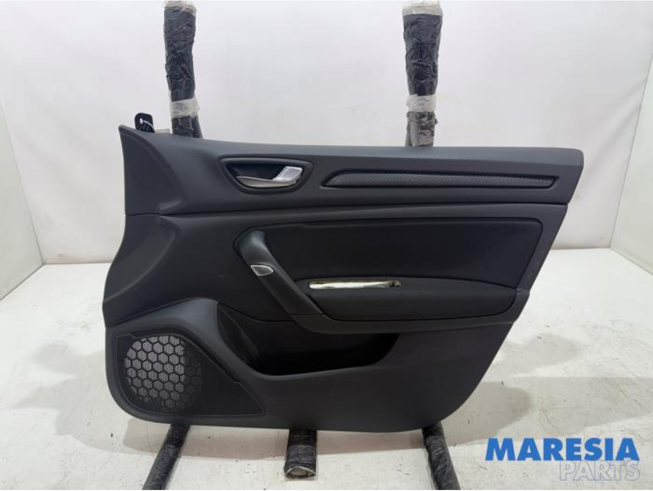 Renault - Megane - Front door trim 4-door, right