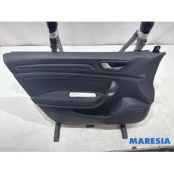 Renault - Megane - Türverkleidung 4-türig links vorne