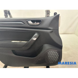 Renault - Megane - Türverkleidung 4-türig links vorne