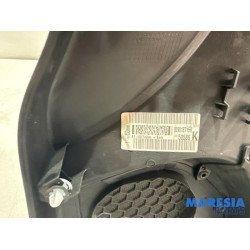 Renault - Megane - Türverkleidung 4-türig links vorne