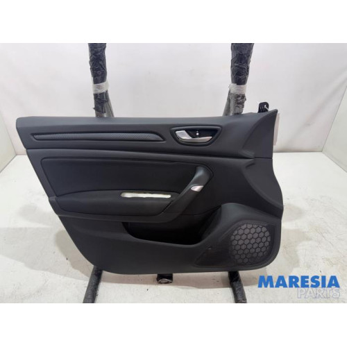 Renault - Megane - Türverkleidung 4-türig links vorne