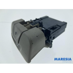 Renault - Megane Scenic - Parking brake switch