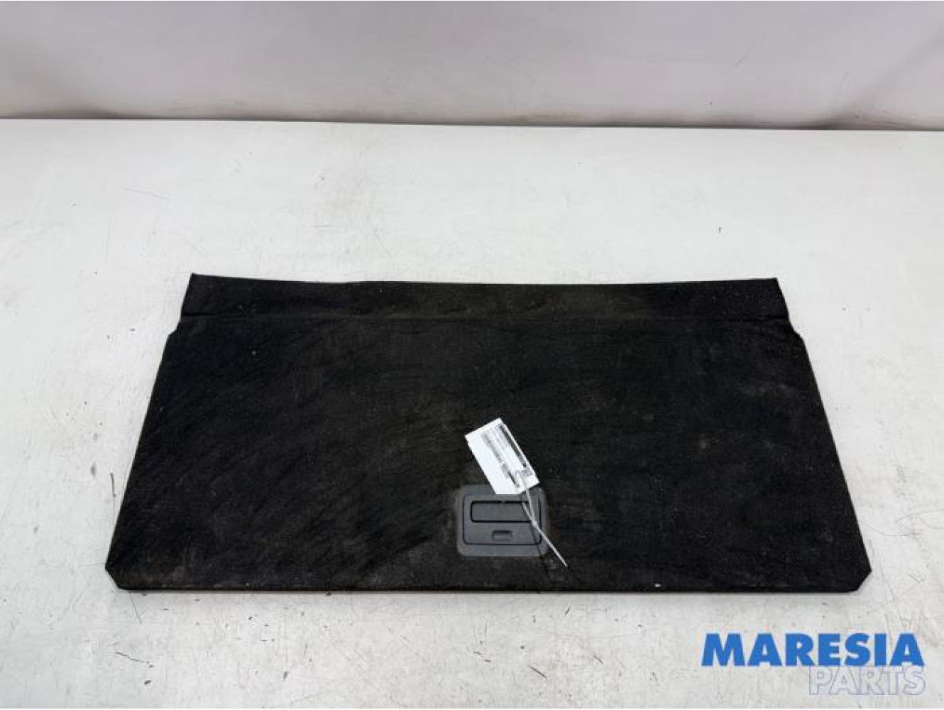 Renault - Megane - Floor panel load area