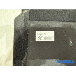 Renault - Megane - Floor panel load area