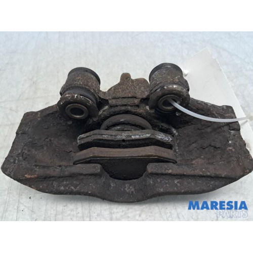 Renault - Twingo - Front brake calliper, right