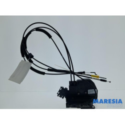 Renault - Trafic - Sliding door lock mechanism, left