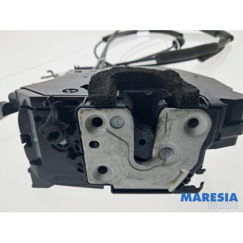 Renault - Trafic - Sliding door lock mechanism, right
