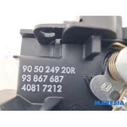 Renault - Trafic - Minibus/van rear door lock mechanism