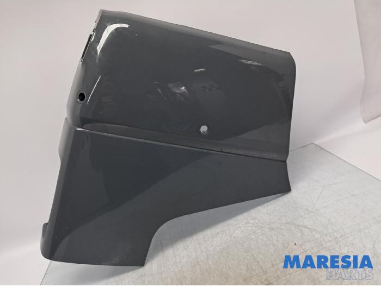 Renault - Trafic - Stoßstangenteil rechts hinten