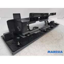 Renault - Trafic - Achterlichtrand links