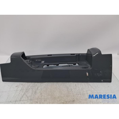 Renault - Trafic - Achterlichtrand links