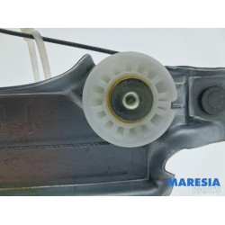 Renault - Trafic - Fenstermechanik 2-türig rechts vorne