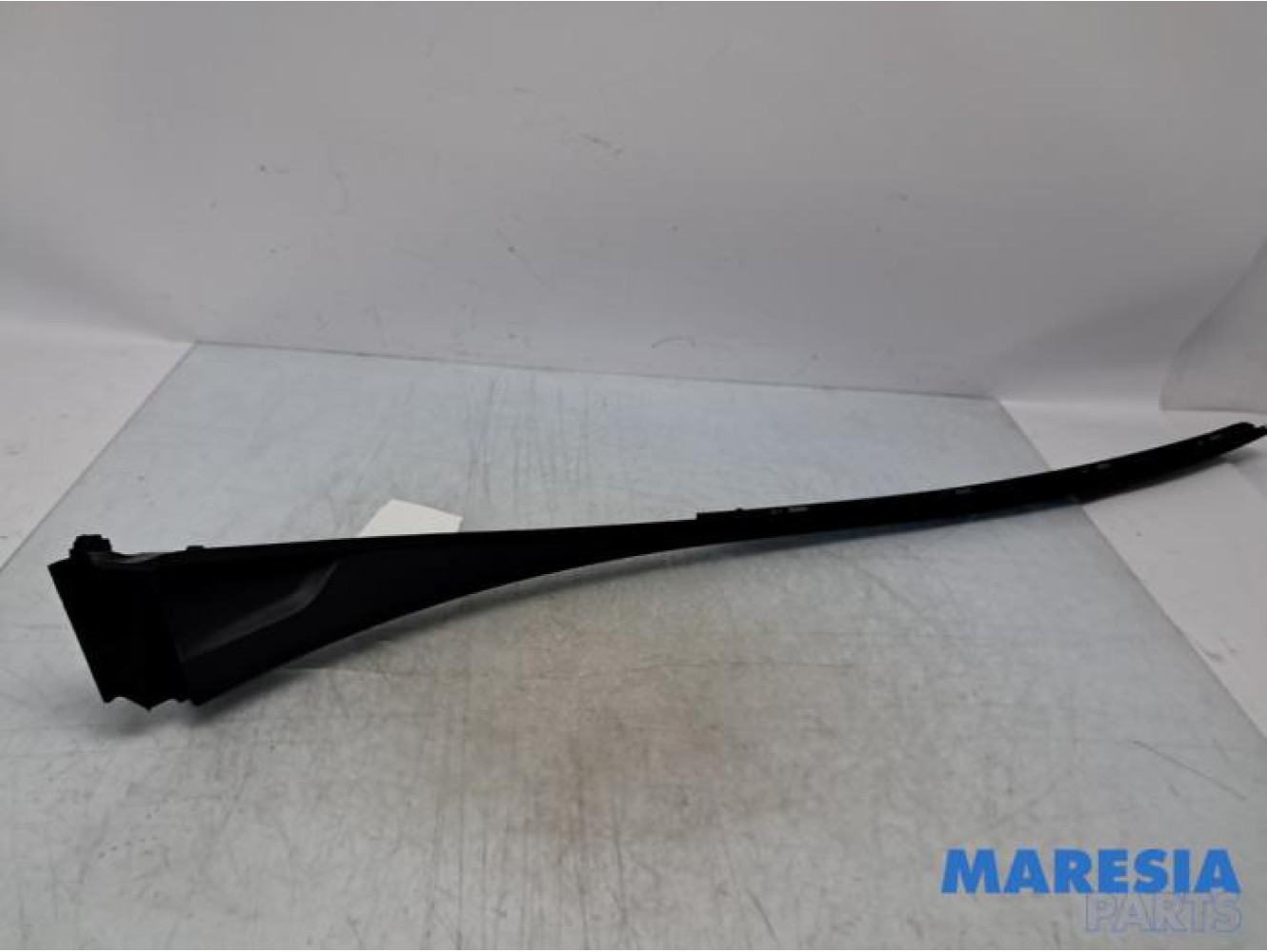 Renault - Trafic - Cadre pare-brise