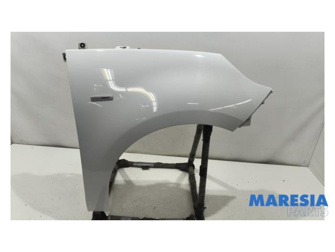 Renault - Grand Scenic - Scherm rechts-voor