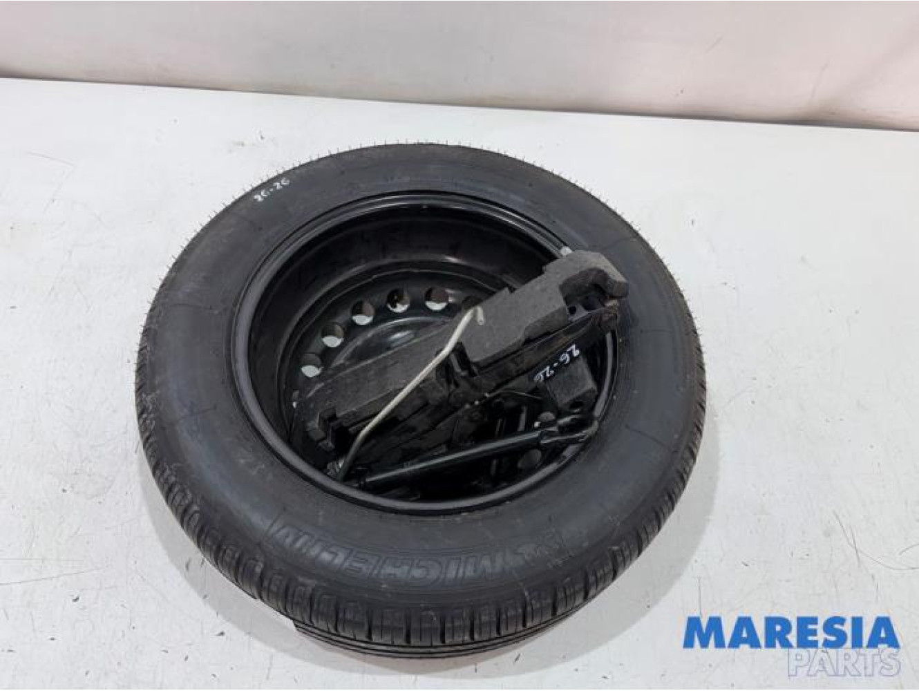 Renault - Grand Scenic - Krikset + reservewiel